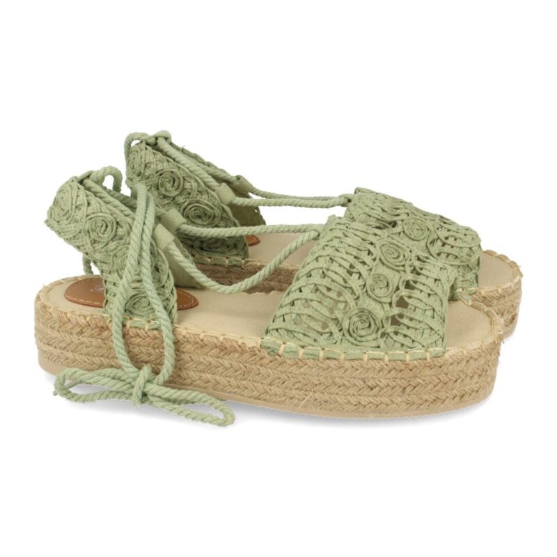 Alpargata abierta de crochet verde