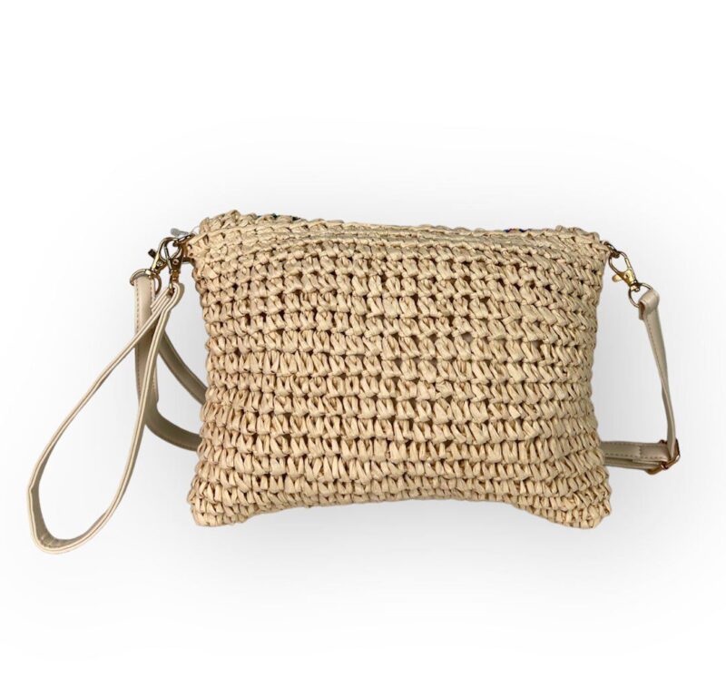 Vista posterior de bolso de rafia beige