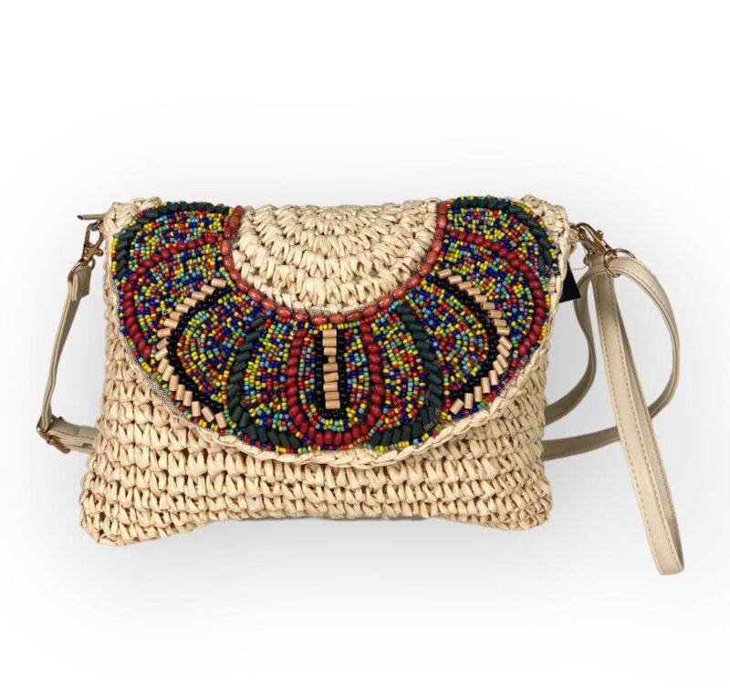 Vista frontal de bolso de rafia beige