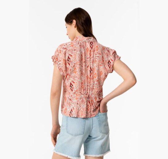 Vista posterior de camisa estampada Petala rosa Tiffosi