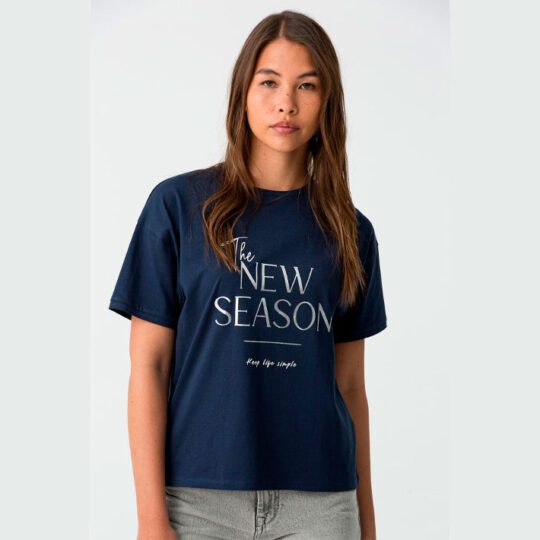 Camiseta azul marino con estampado plateado "The New Season" Tiffosi- 10y20 Only Woman