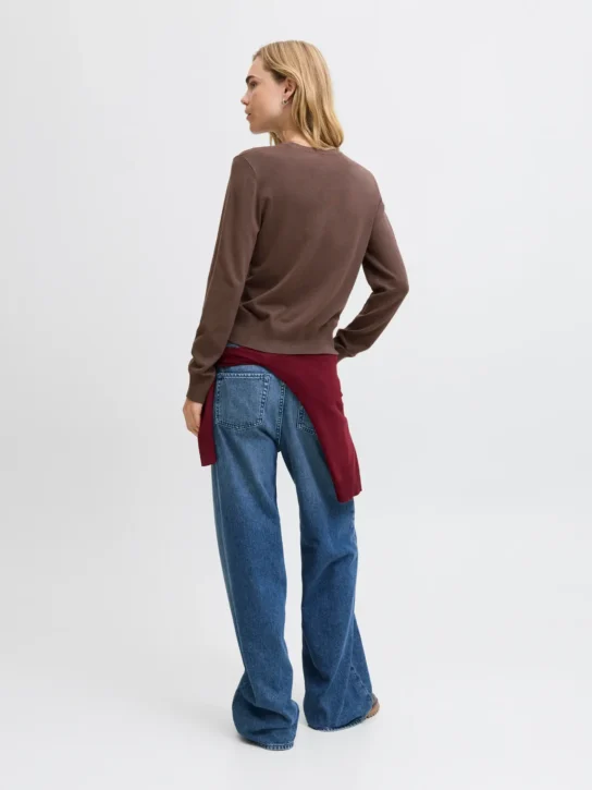 Vista posterior de jersey punto fino marrón JJXX- 10y20 Only Woman