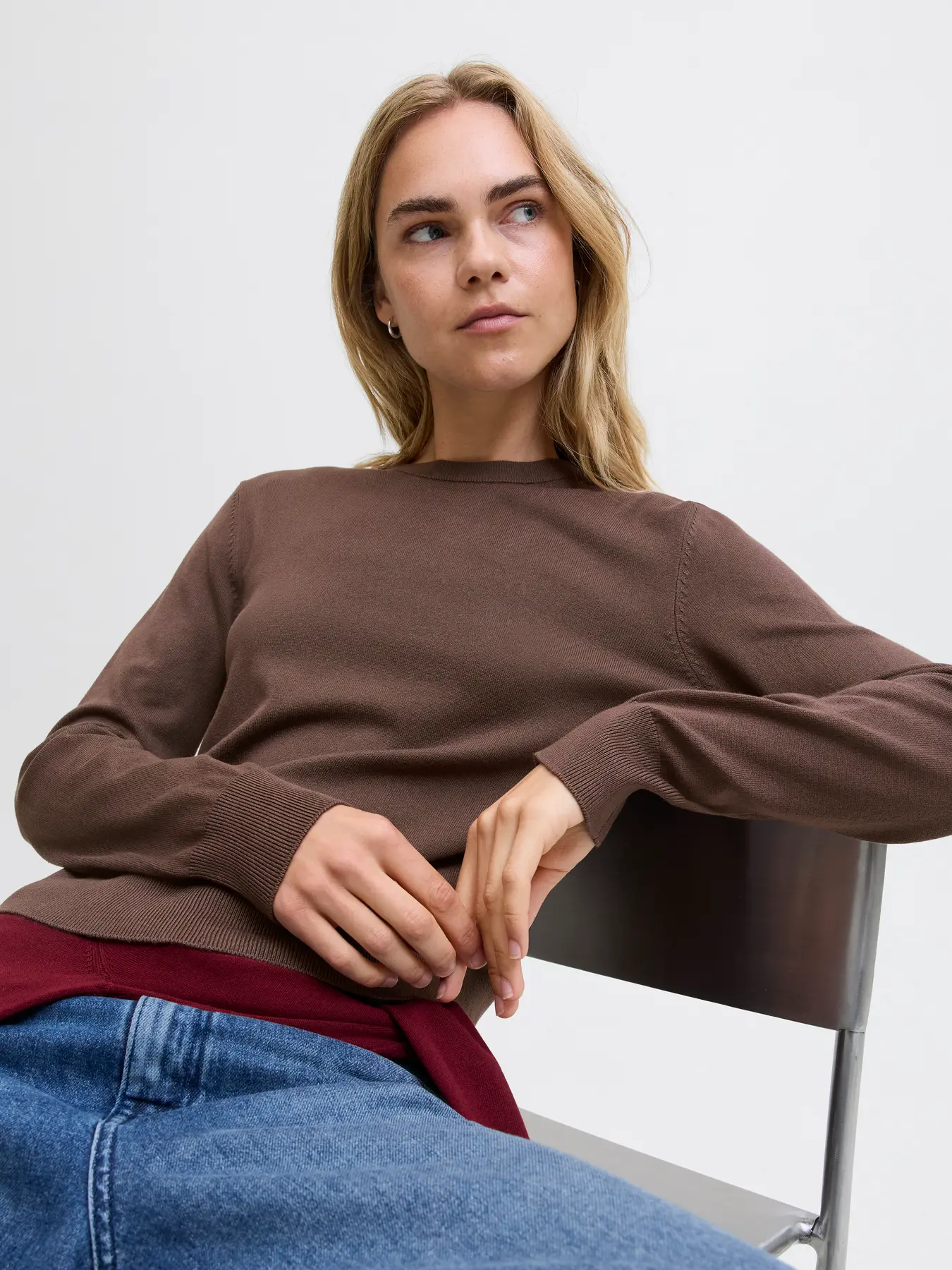 Detalle de jersey punto fino marrón JJXX- 10y20 Only Woman
