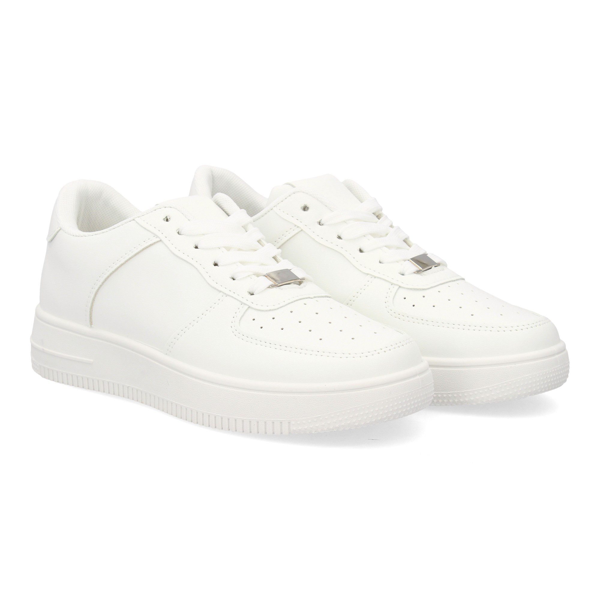 Zapatillas urbanas blancas con suela gruesa